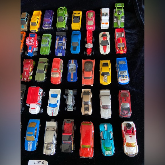 Lot 4 - 50 HOT WHEELS die cast CARS Various ages USED Toy Box Condition READ - Picture 4 of 10